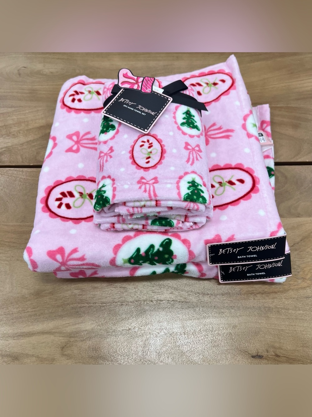 Betsey Johnson Christmas 4pc Bath/Hand Towel Set Pink Candy Cane Ribbon Bows NWT